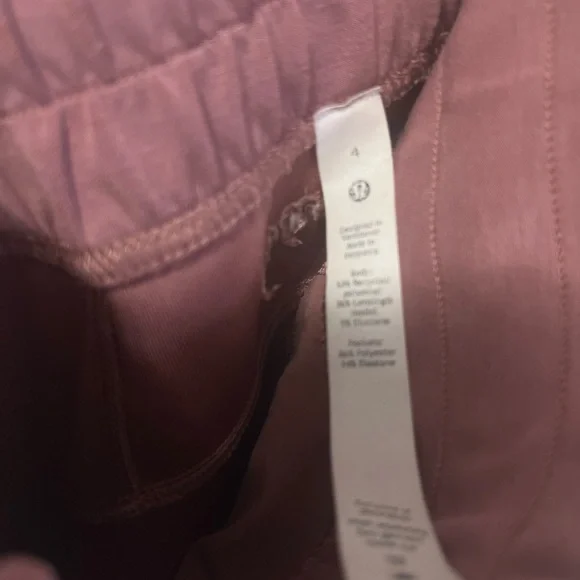 Size 4 Lululemon Soft Ambition high rise crops, spiced Chai - Picture 8 of 8